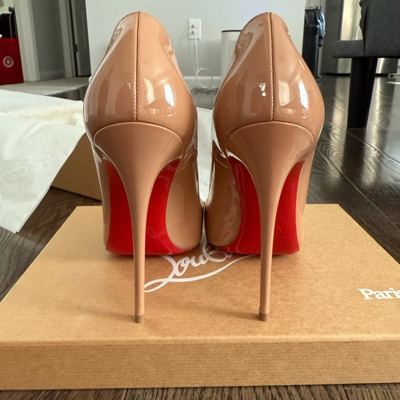Christian Louboutin Nude Patent Pointed-Toe Stiletto Pumps - Picture 2 of 9